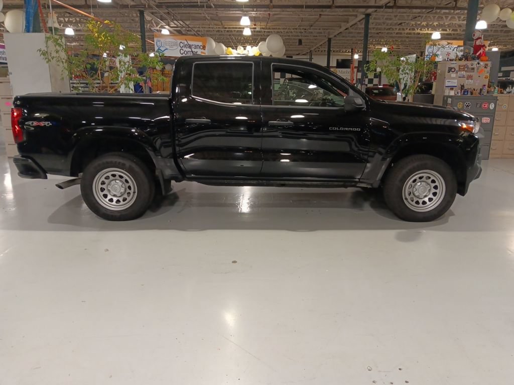 Used 2025 Chevrolet Colorado W/T AWD/4WD image 6