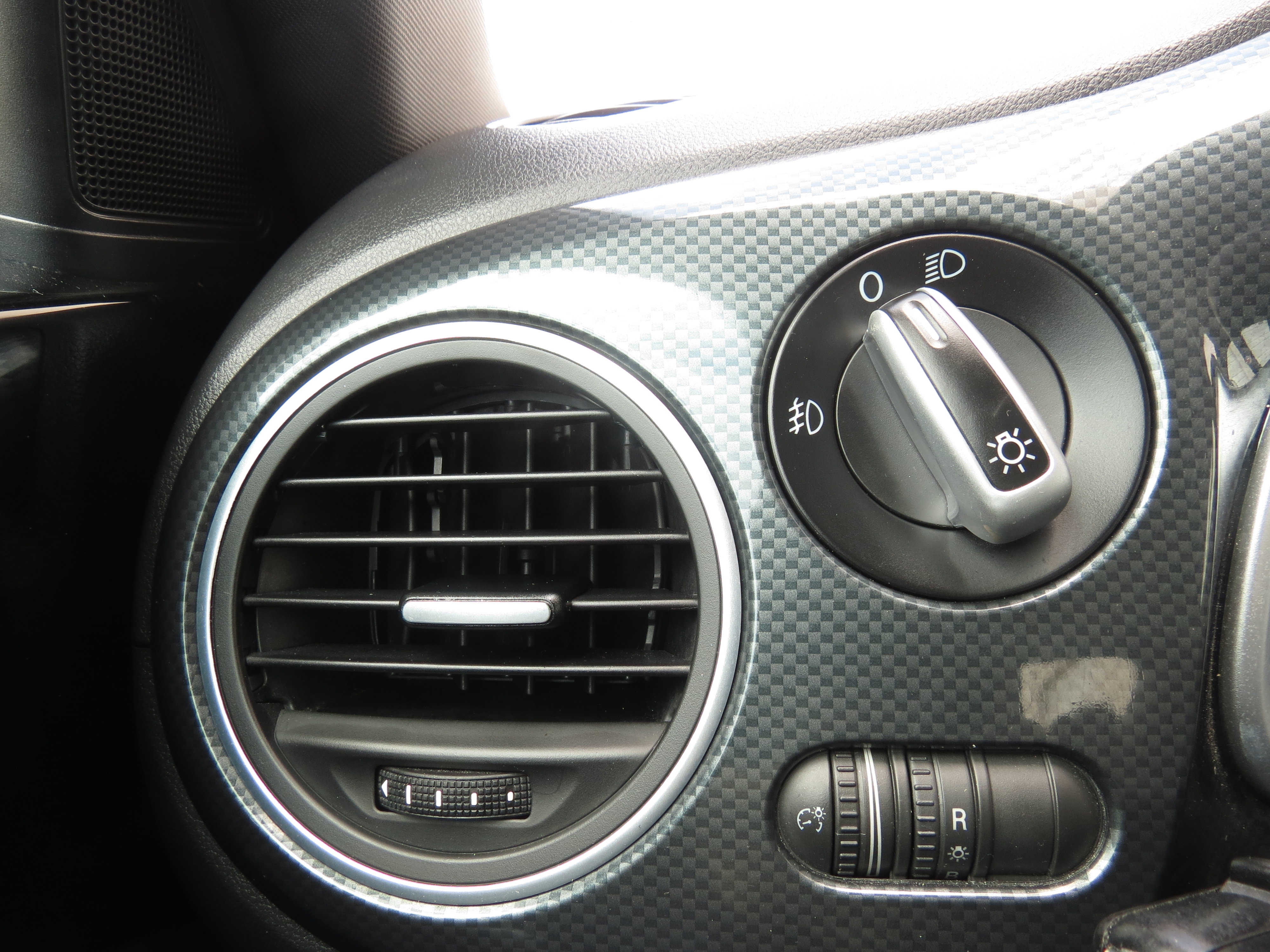 Used 2012 Volkswagen Beetle Turbo FWD image 16