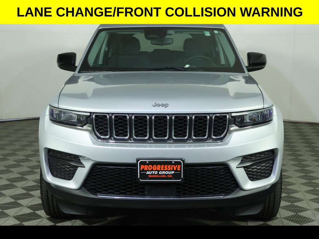Used 2023 Jeep Grand Cherokee Laredo w/ Luxury Tech Group I AWD/4WD image 10