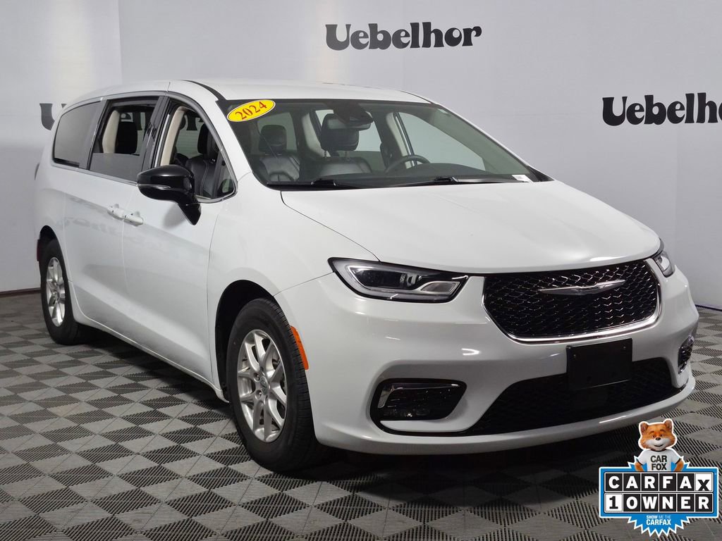 Used 2024 Chrysler Pacifica Touring-L