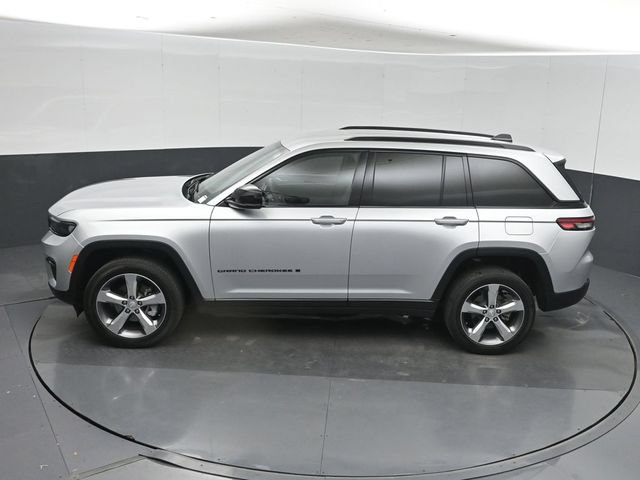 Used 2025 Jeep Grand Cherokee Limited w/ Black Appearance Package AWD/4WD image 47