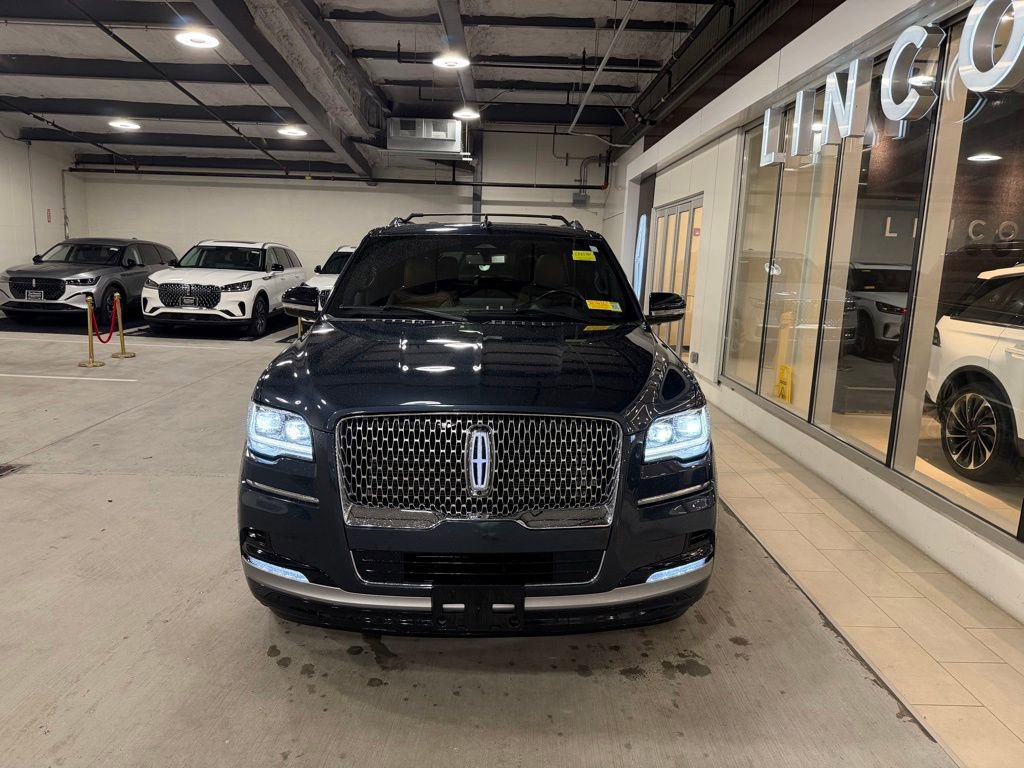 Used 2022 Lincoln Navigator L Reserve AWD/4WD image 4