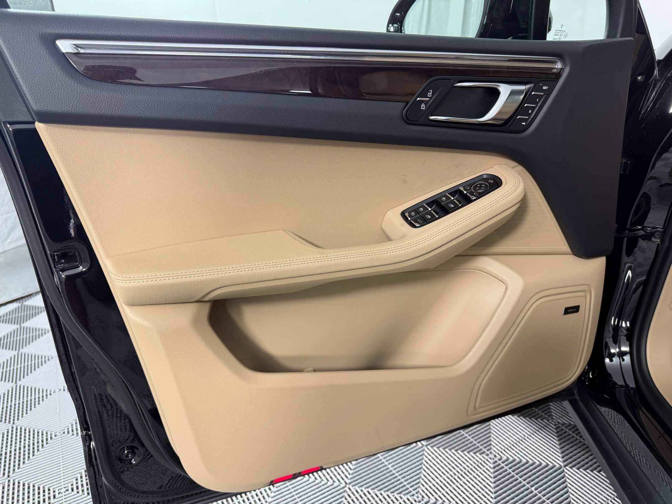 Certified 2026 Porsche Macan AWD/4WD image 28