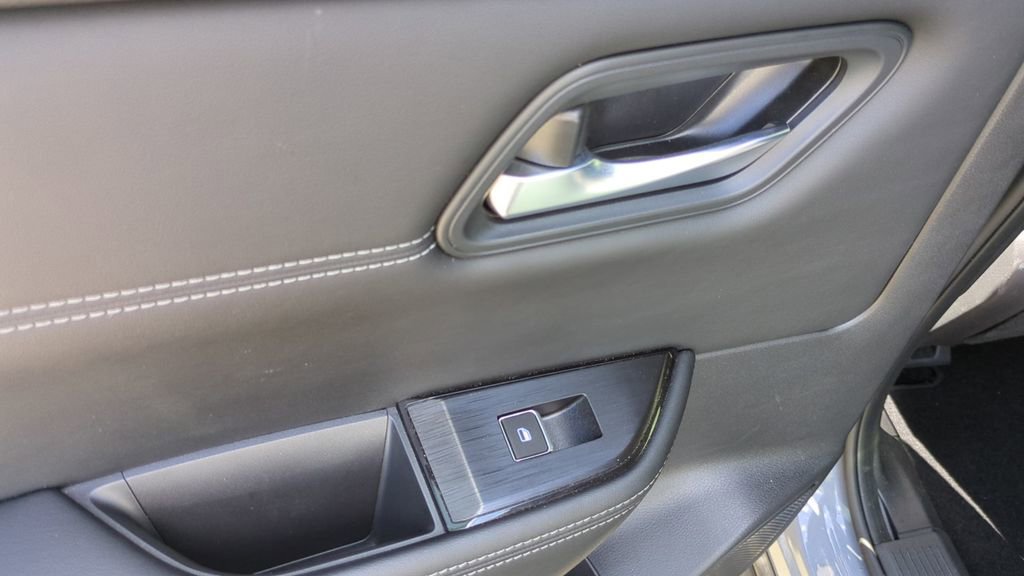 Used 2025 Nissan Rogue SL w/ Tech Package FWD image 15