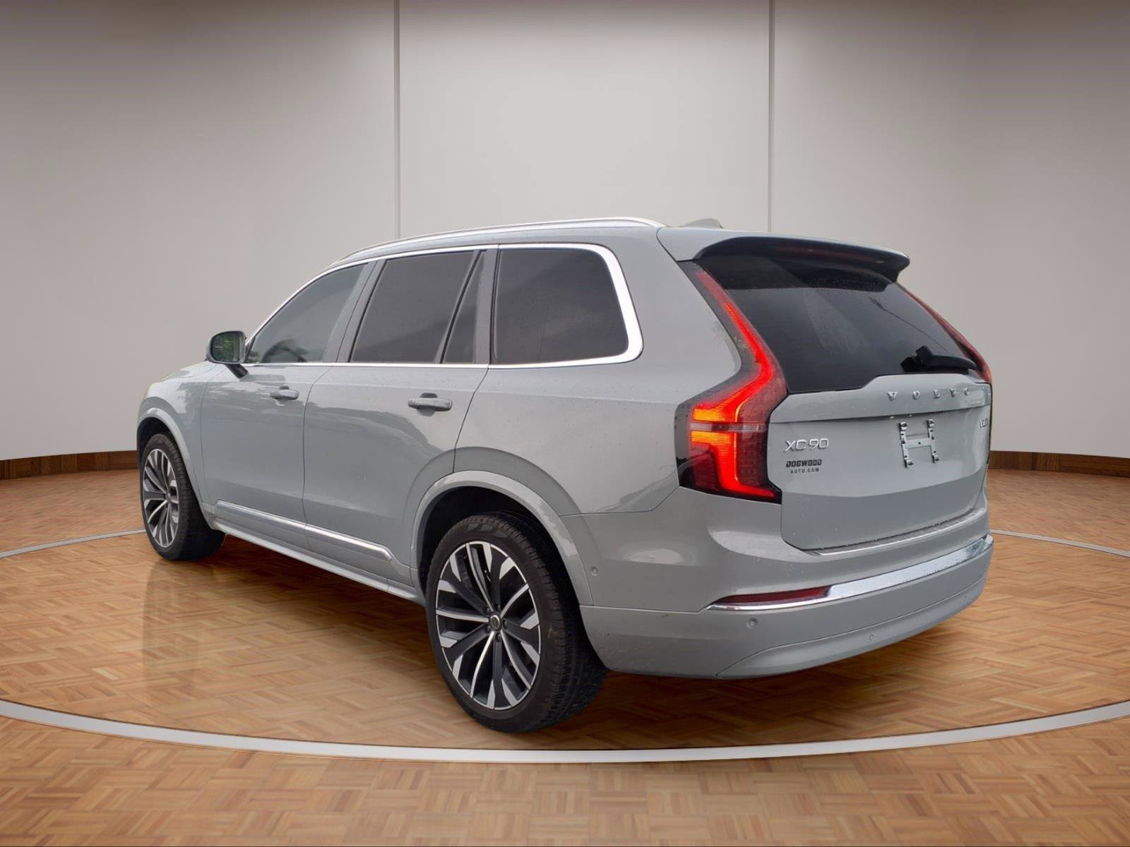 Certified 2026 Volvo XC90 B6 Plus w/ Protection Package Premier AWD/4WD image 4