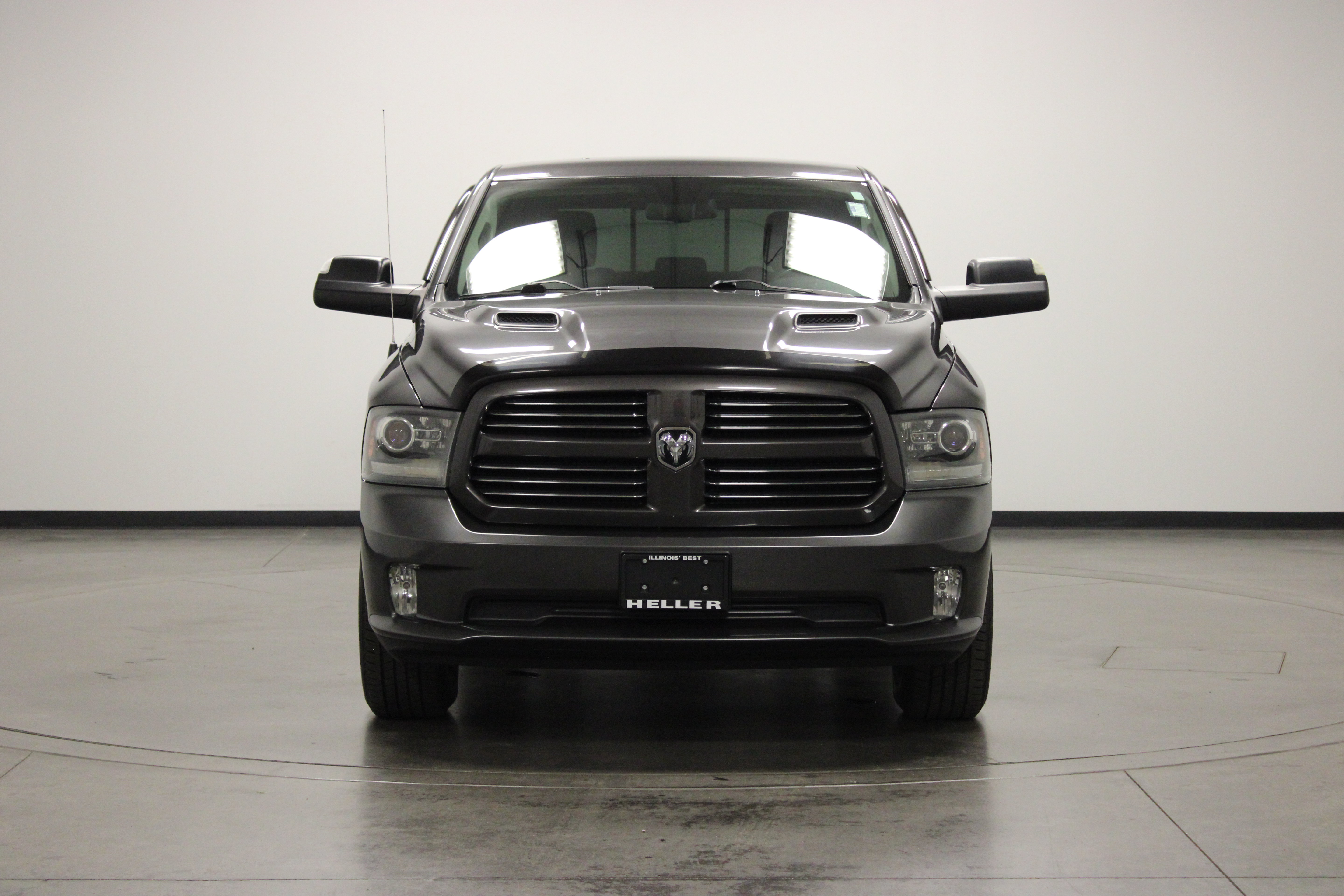 Used 2016 RAM 1500 Sport RWD image 3