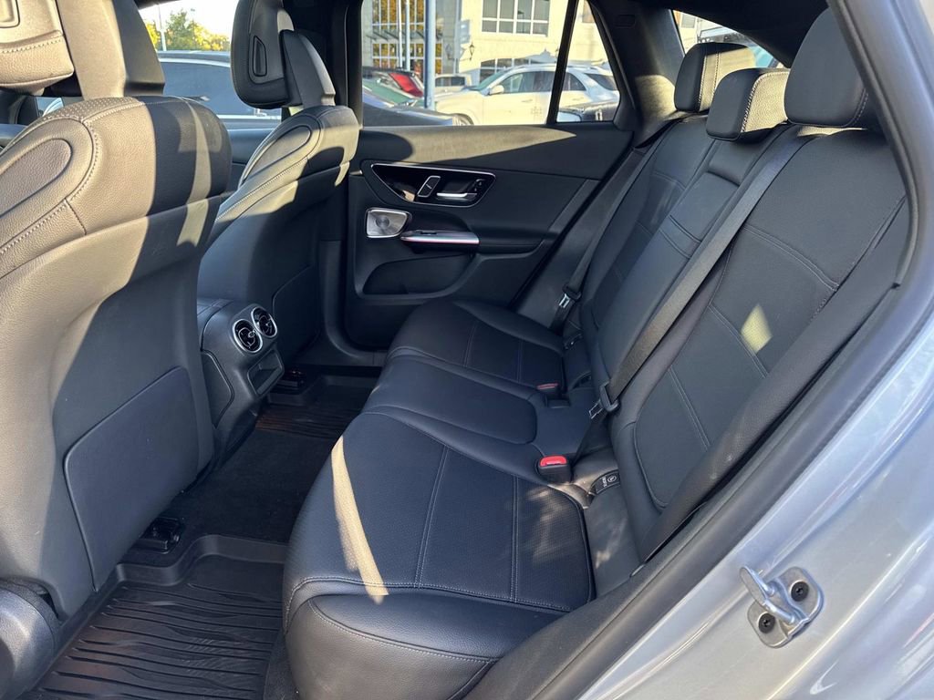 Used 2025 Mercedes-Benz GLC 300 4MATIC image 12
