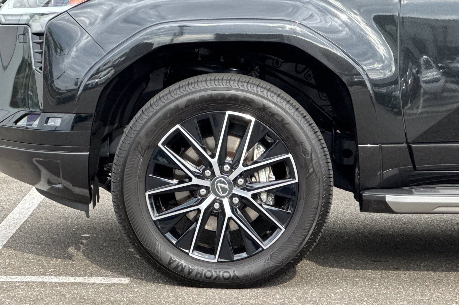 Used 2025 Lexus GX 550 w/ Accessory Package (Z1) AWD/4WD image 32