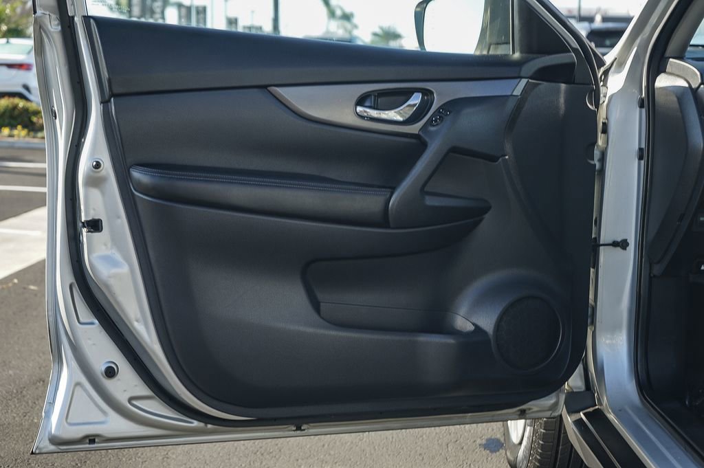 Used 2015 Nissan Rogue S image 22