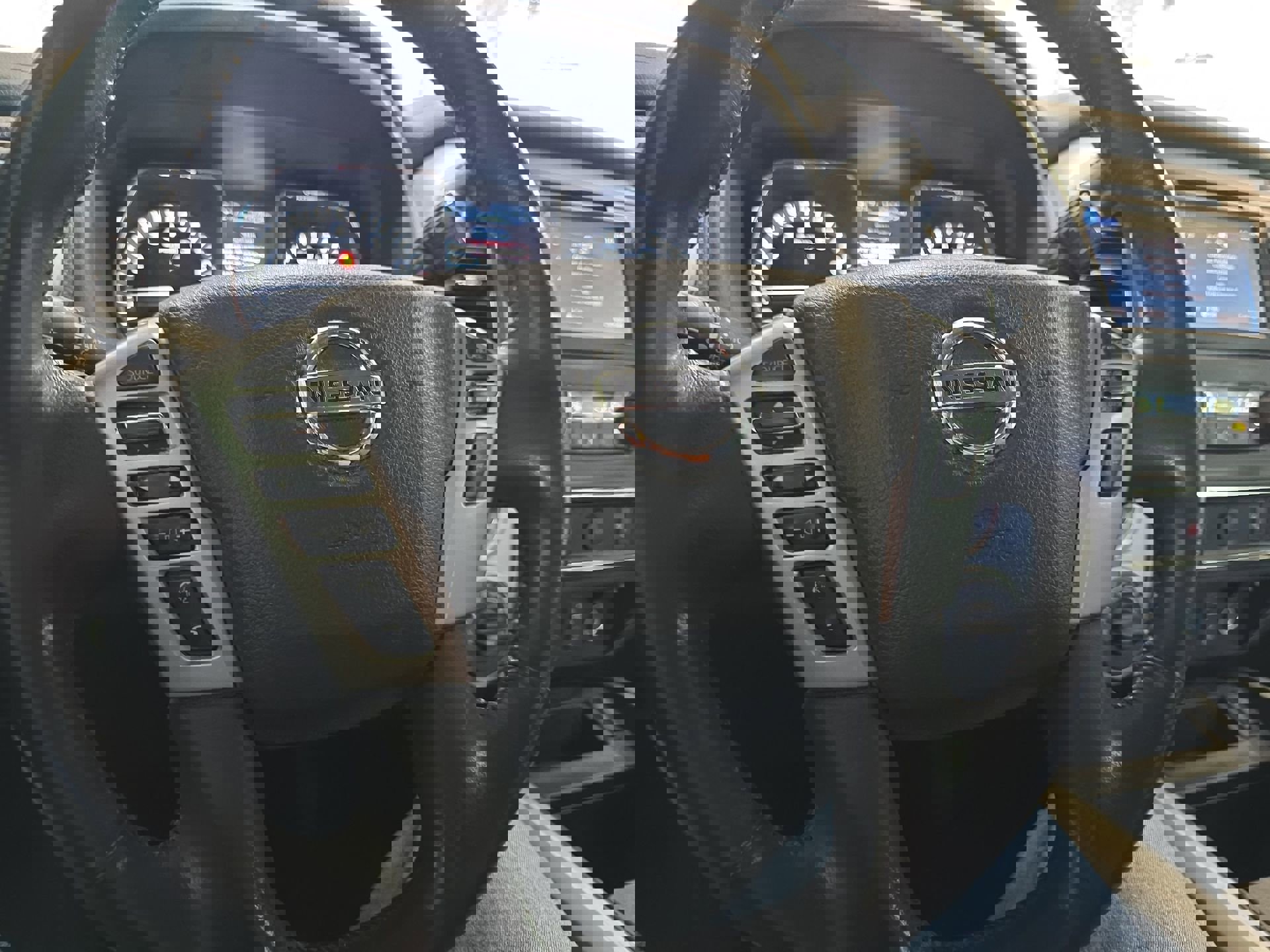 Used 2017 Nissan Titan SV image 14