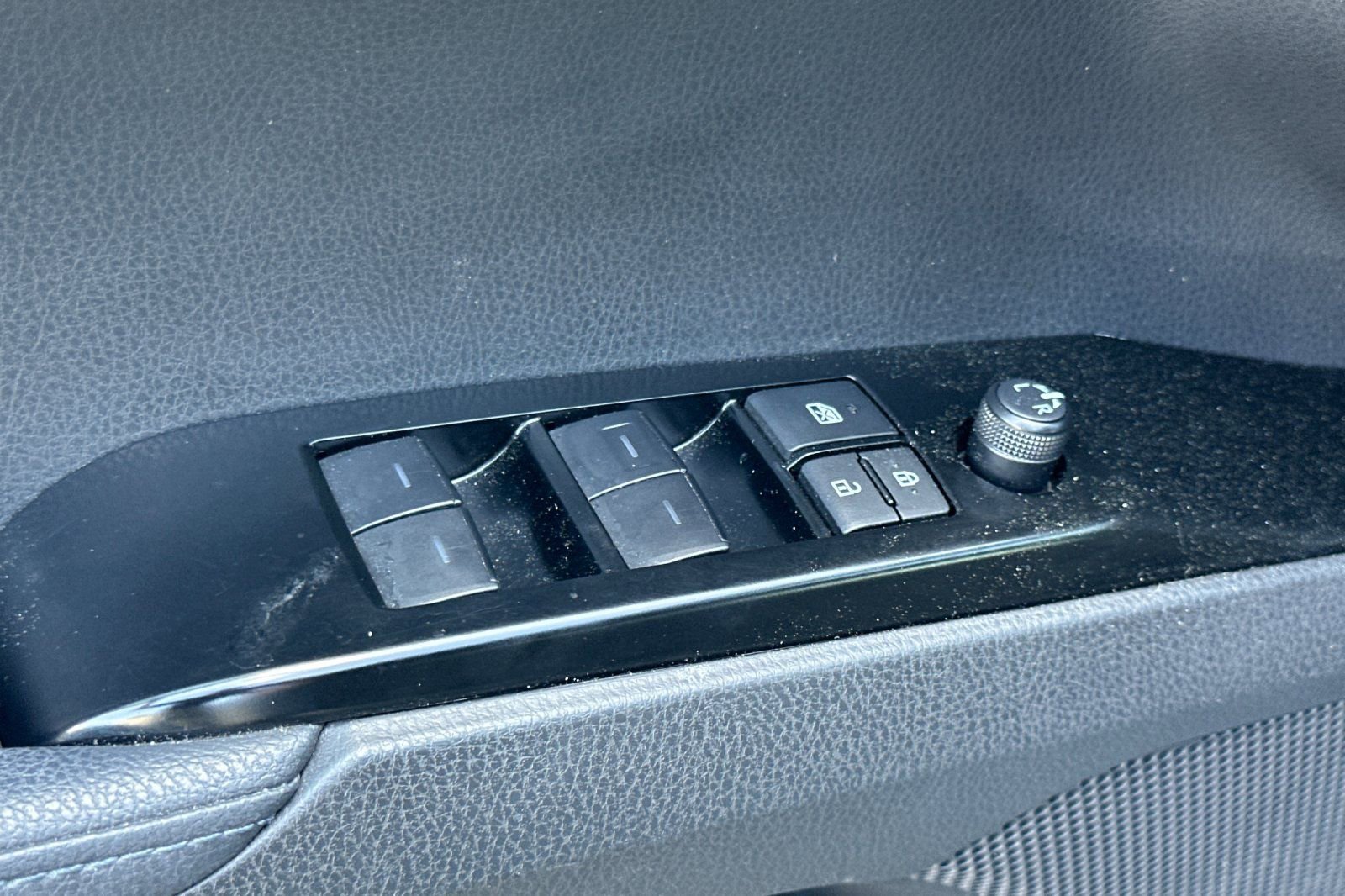 Used 2025 Toyota Camry XSE AWD/4WD image 12