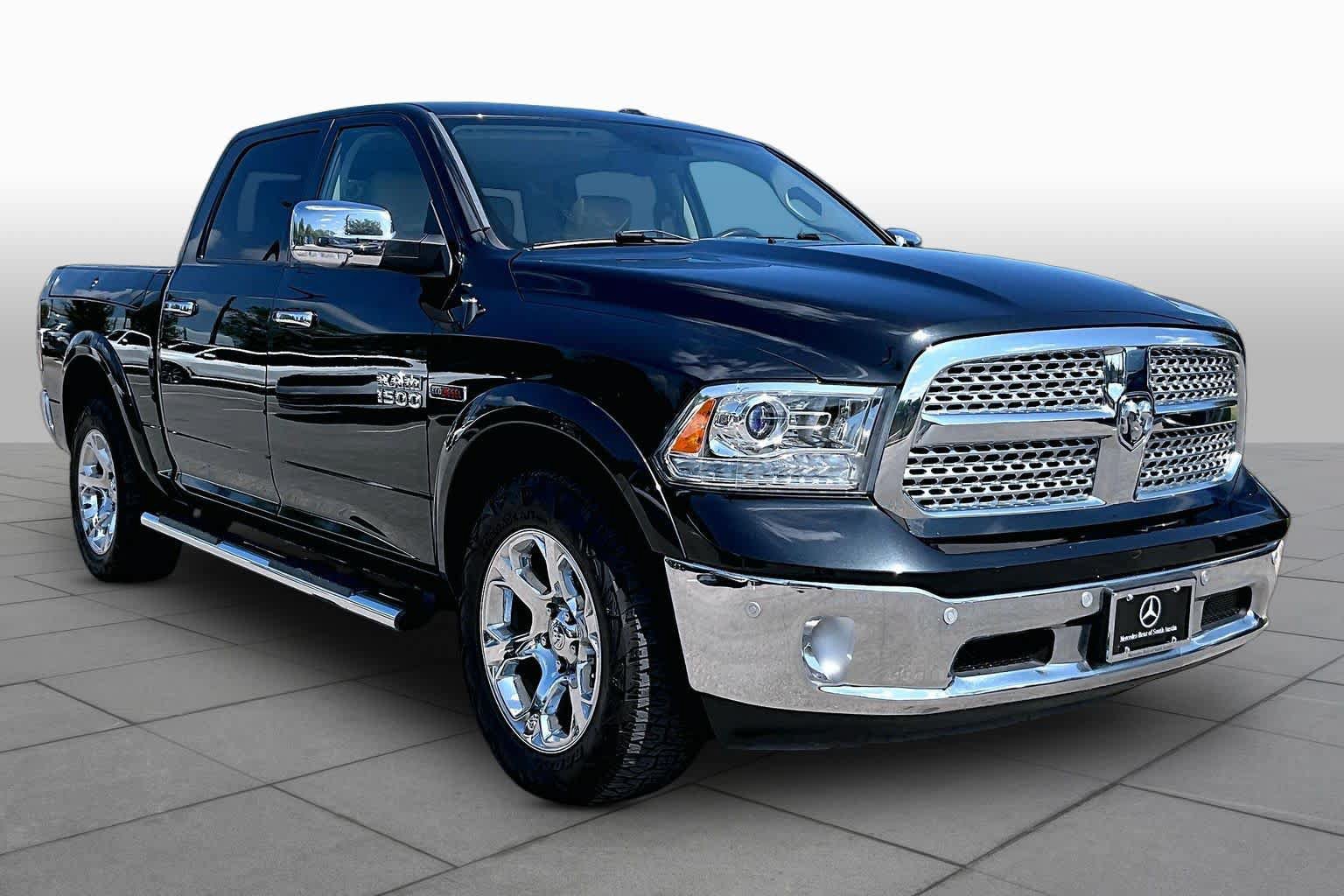 Used 2017 RAM 1500 Laramie w/ Convenience Group AWD/4WD image 3