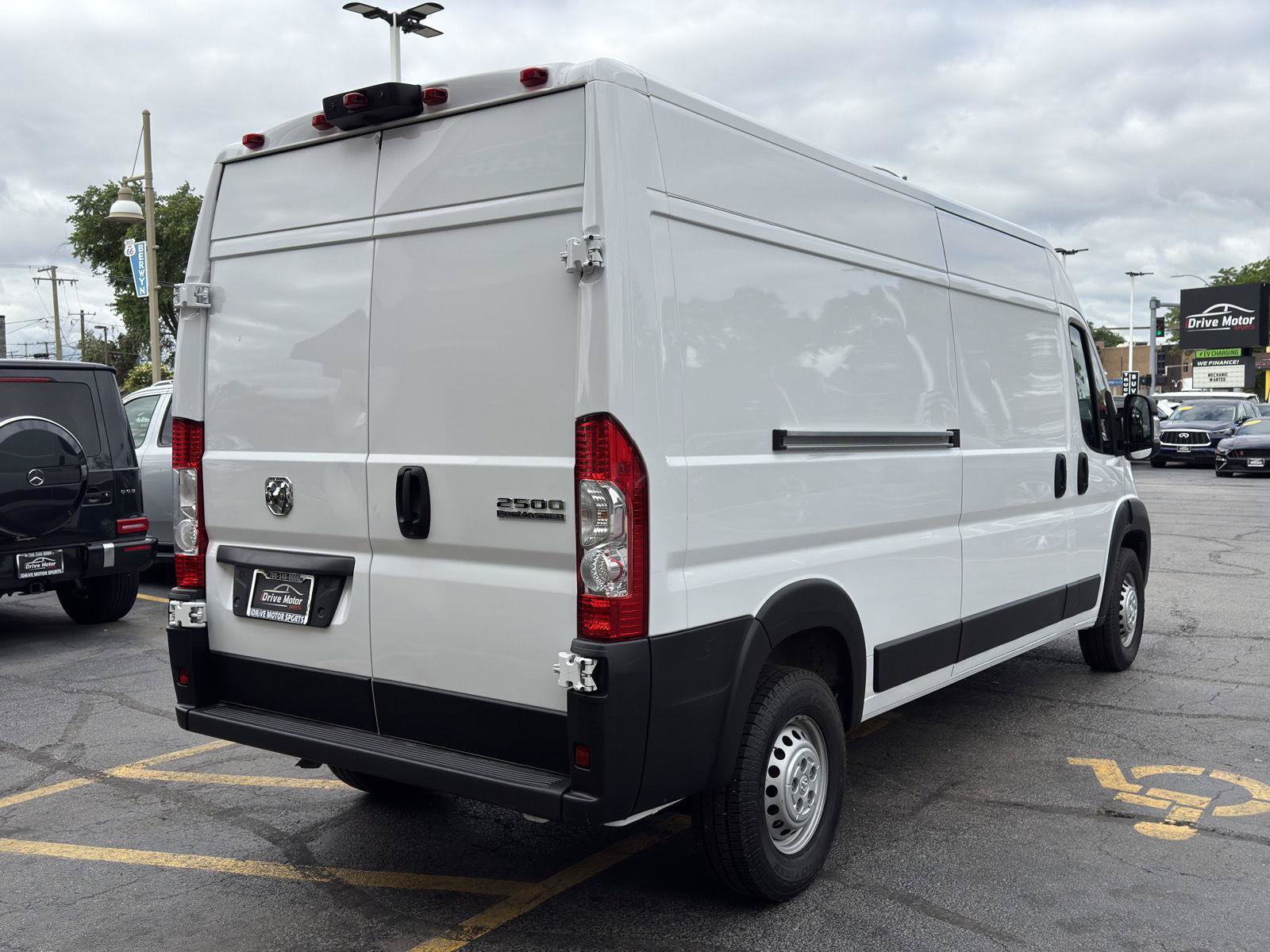 Used 2025 RAM ProMaster 2500 w/ Convenience Group FWD image 9