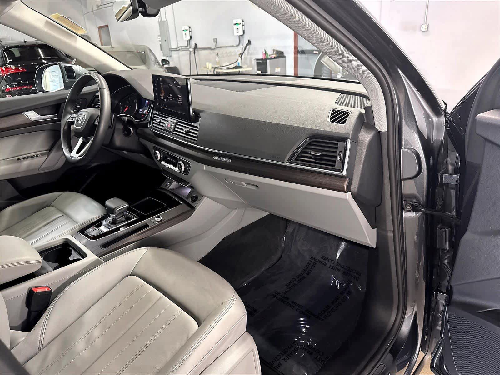 Used 2023 Audi Q5 2.0T Premium w/ Convenience Package AWD/4WD image 18