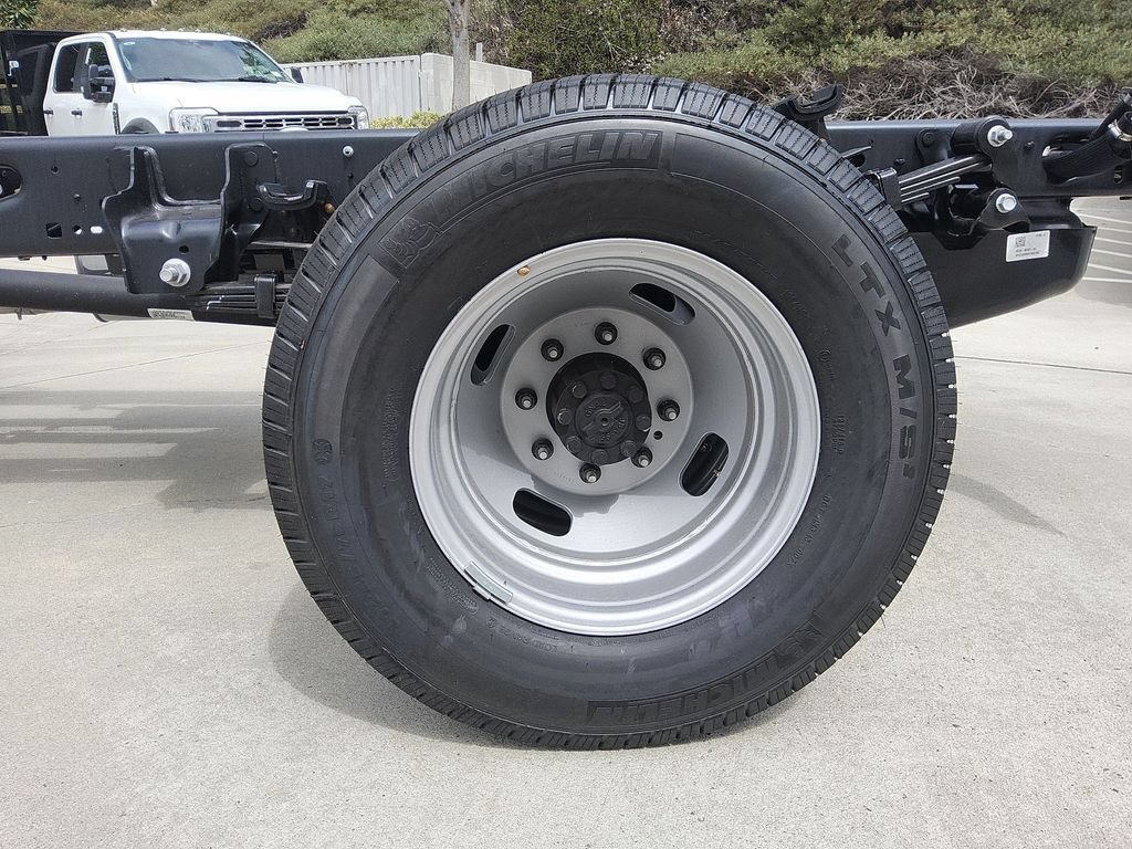 New 2026 Ford F350 XL w/ XL Chrome Package RWD image 14
