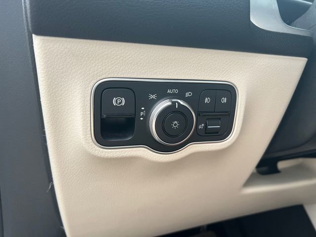 Used 2022 Mercedes-Benz GLB 250 4MATIC image 33