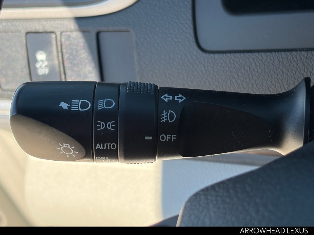 Used 2012 Toyota Camry XLE w/ Leather Pkg FWD image 20