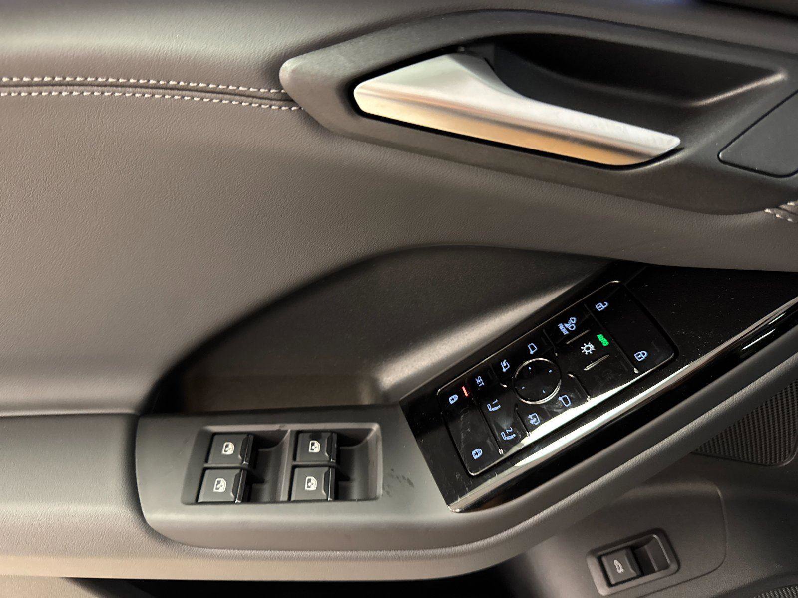 New 2027 Audi SQ6 e-tron Premium Plus AWD/4WD image 10