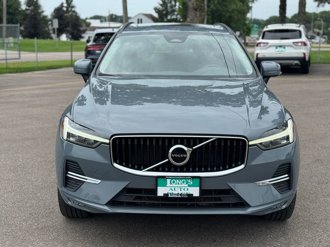 Used 2022 Volvo XC60 B5 Momentum image 3