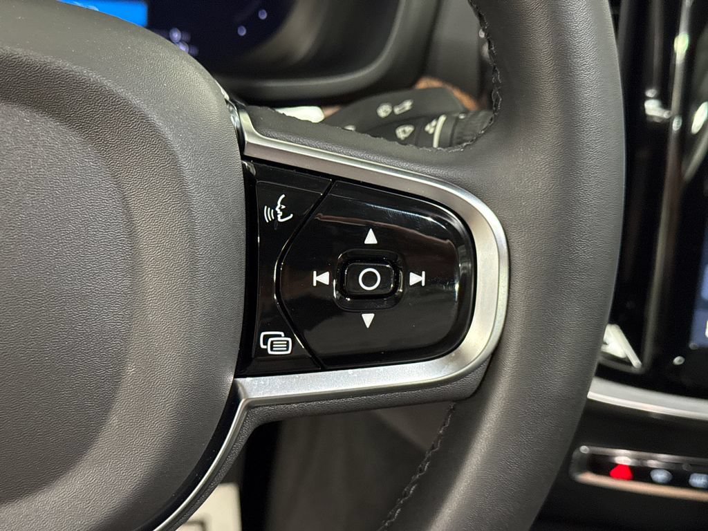 Certified 2025 Volvo S60 T8 Plus AWD/4WD image 13