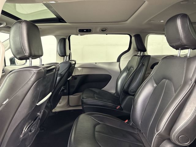 Used 2020 Chrysler Pacifica Limited w/ Advanced Safetytec Group FWD image 22