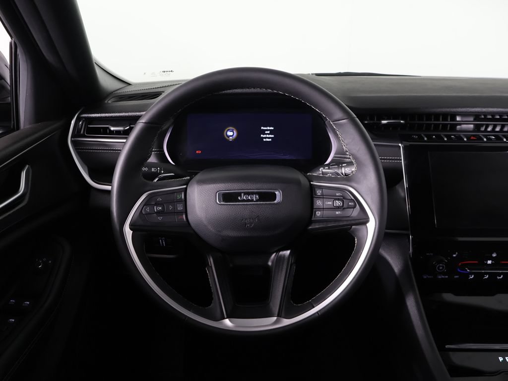 Used 2025 Jeep Grand Cherokee Altitude AWD/4WD image 40