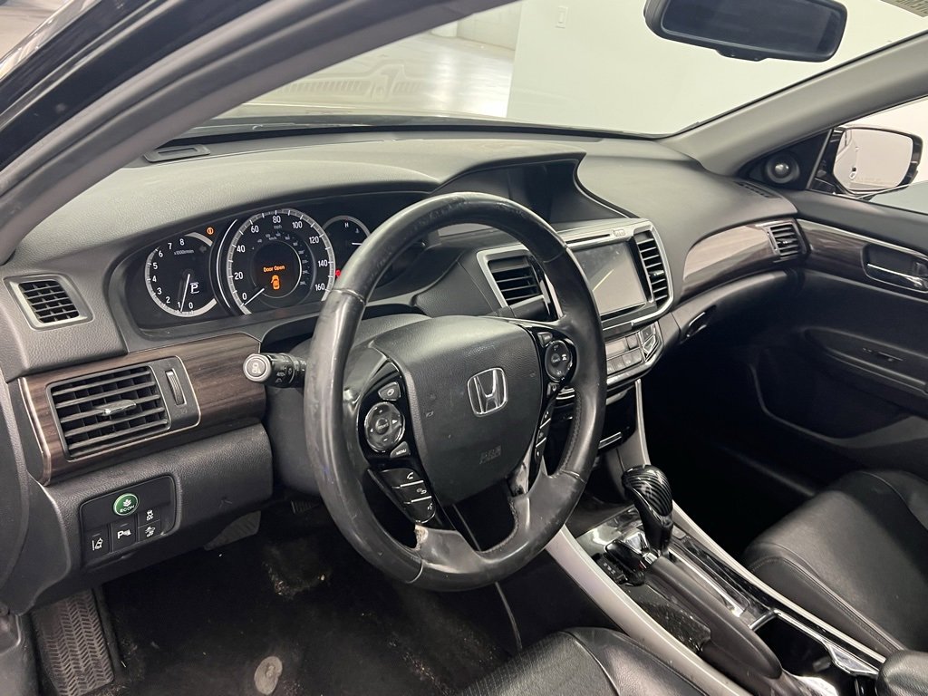 Used 2016 Honda Accord Touring image 6