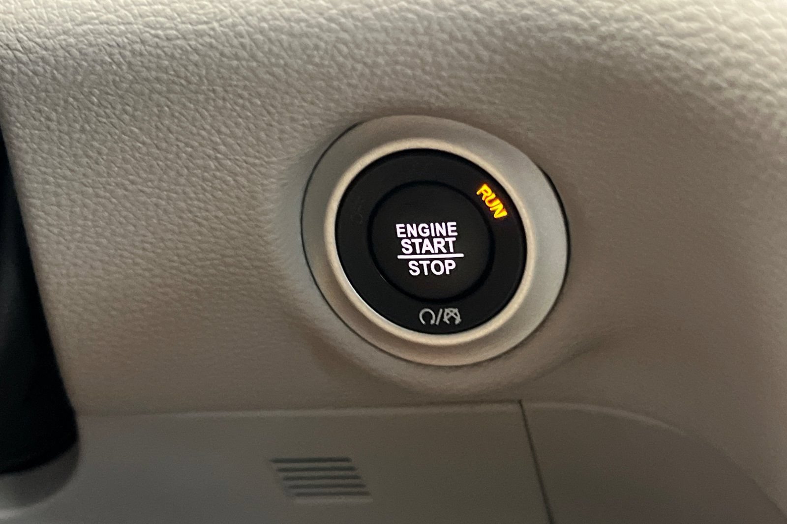 Used 2024 Chrysler Pacifica Limited FWD image 27