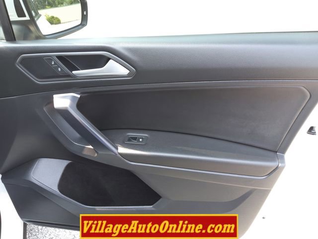 Used 2021 Volkswagen Tiguan SE image 36