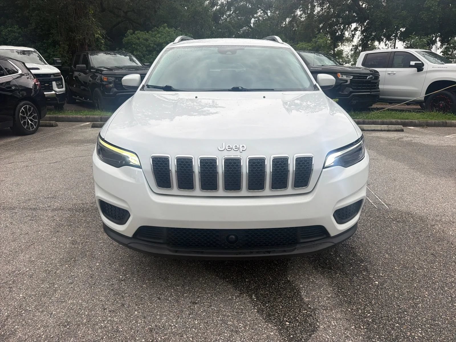Used 2021 Jeep Cherokee Latitude FWD image 4