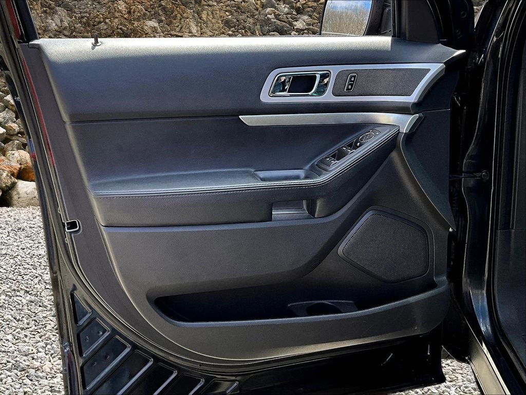 Used 2014 Ford Explorer XLT w/ Equipment Group 202A image 21