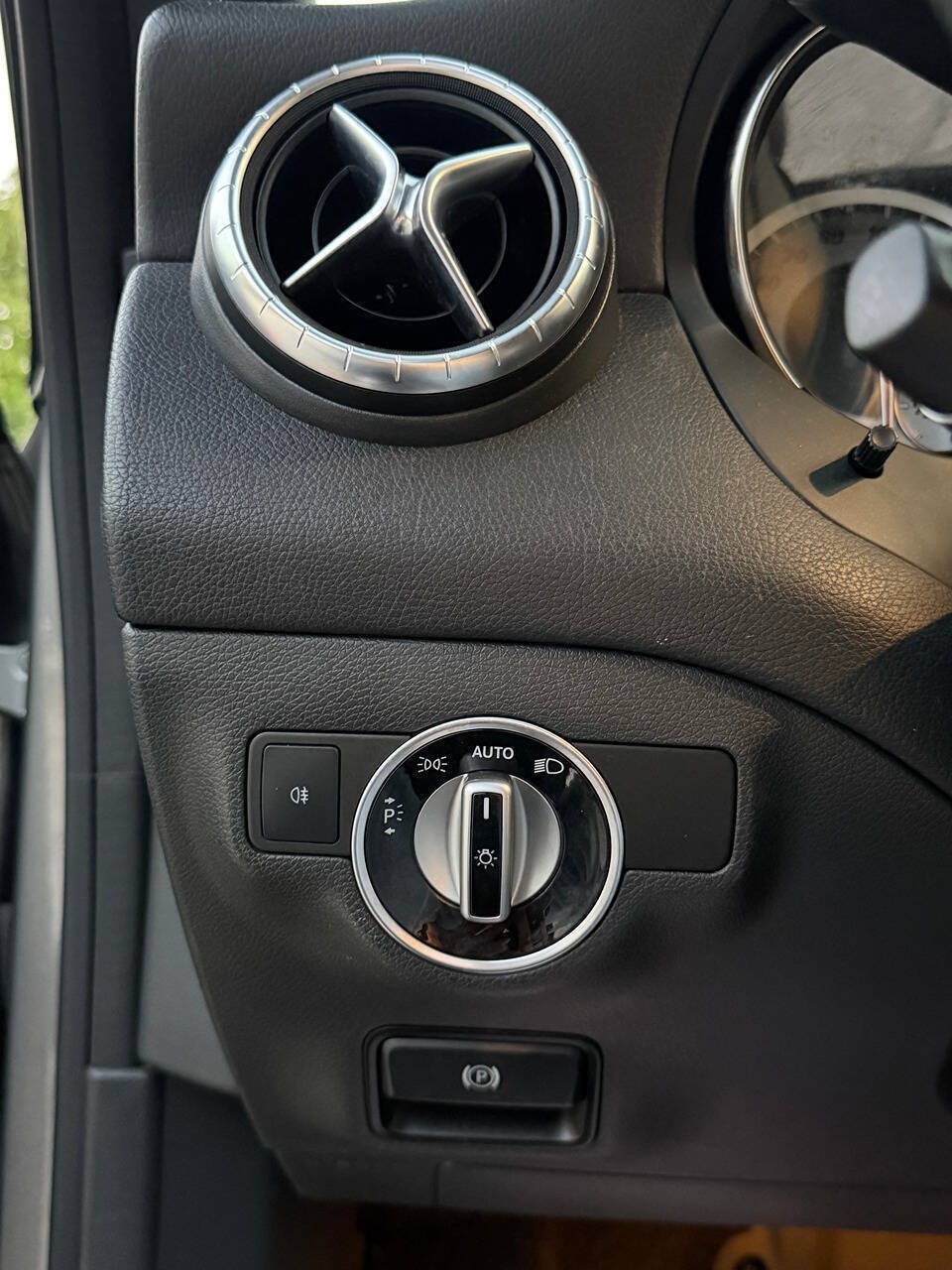 Used 2016 Mercedes-Benz CLA 250 4MATIC image 37