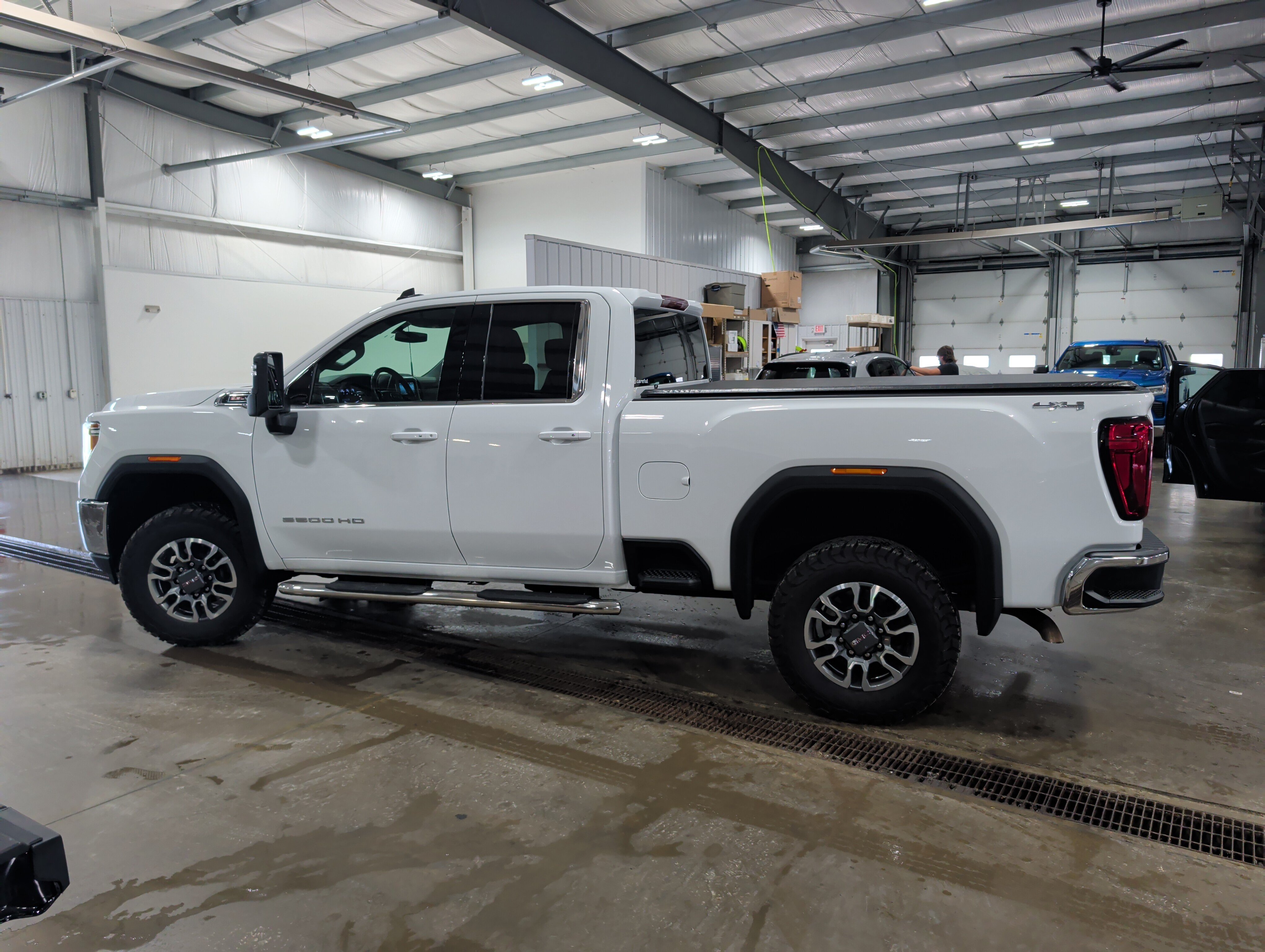 Used 2022 GMC Sierra 2500 SLE w/ SLE Value Package; AWD/4WD image 5