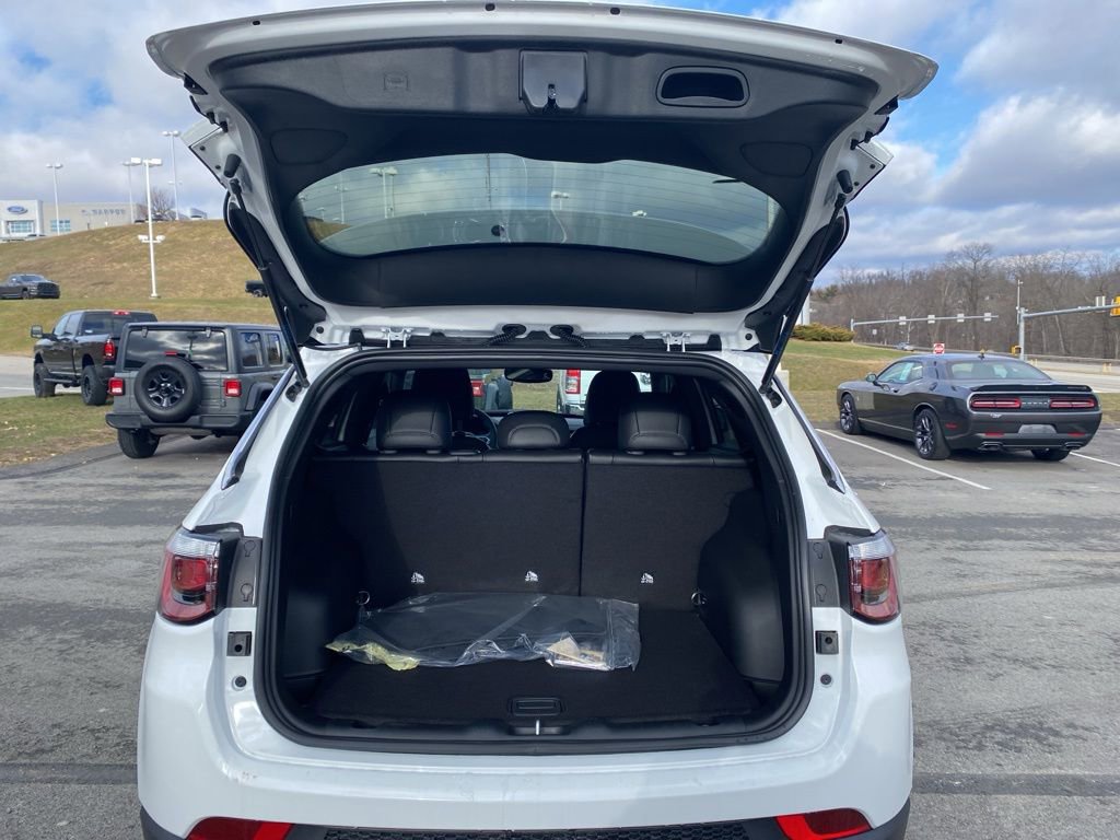 New 2026 Jeep Compass Latitude image 16