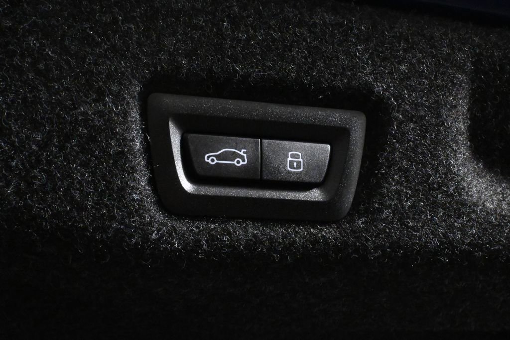 Used 2026 BMW 530i xDrive w/ Premium Package image 39