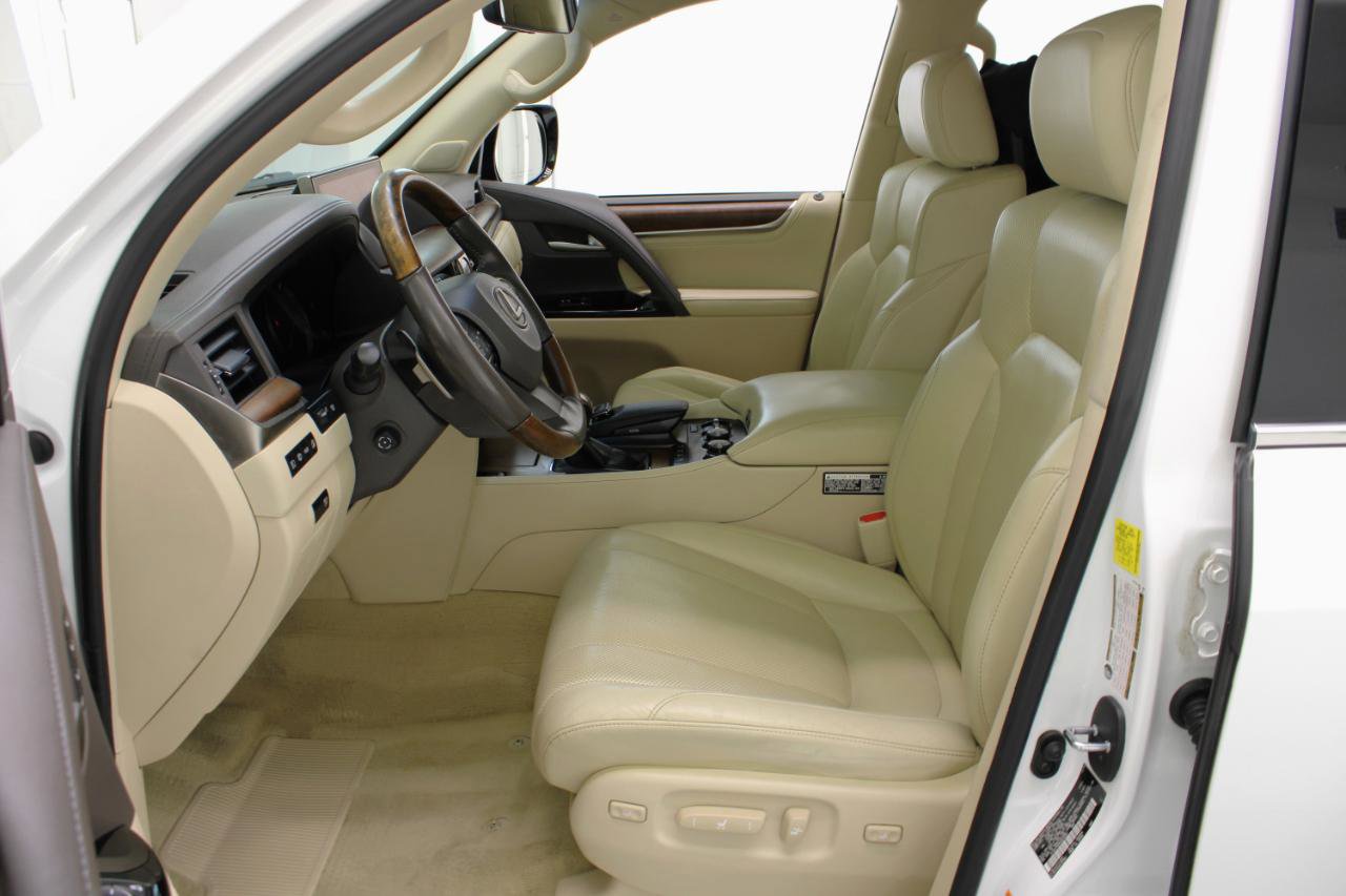 Used 2017 Lexus LX 570 4WD w/ Luxury Package image 32