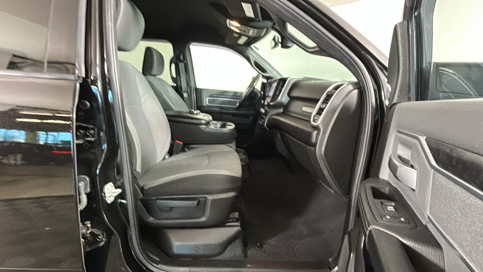 Used 2022 RAM 2500 Big Horn w/ Level A Equipment Group AWD/4WD image 37