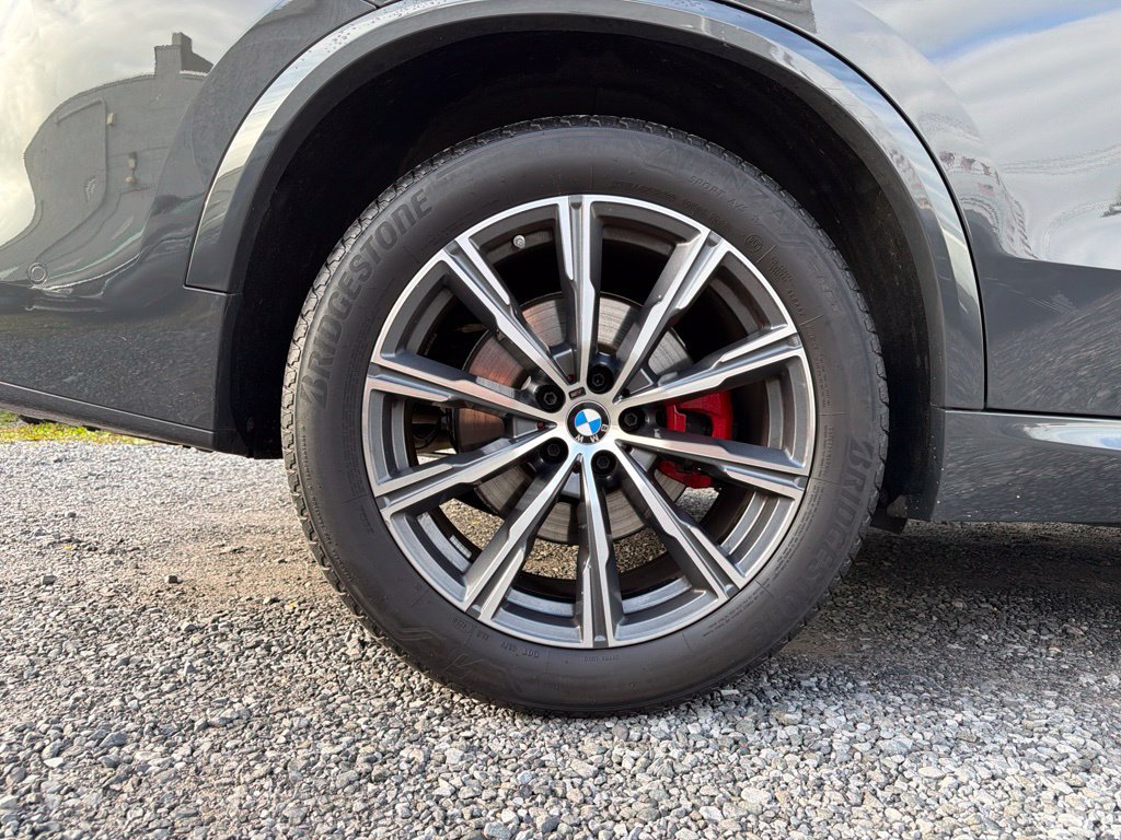Used 2025 BMW X5 xDrive40i w/ M Sport Package AWD/4WD image 11