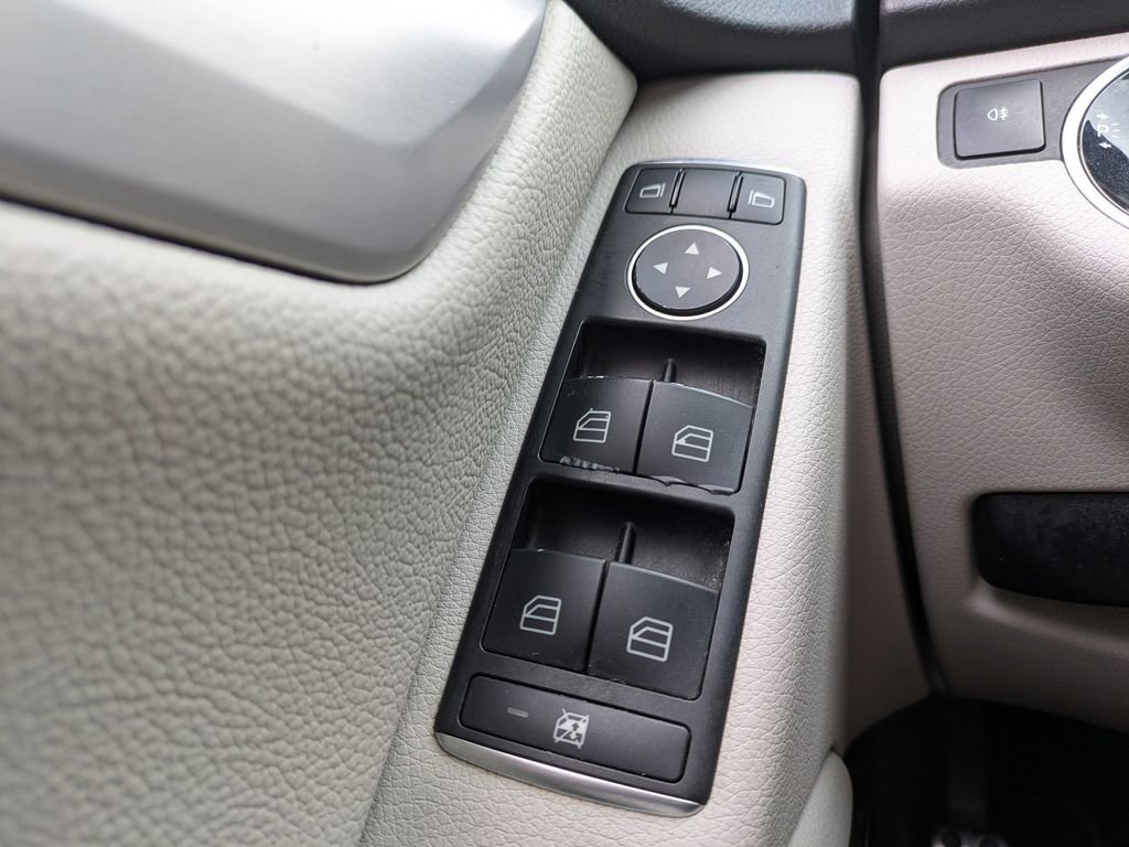 Used 2014 Mercedes-Benz C 250 Sedan image 21