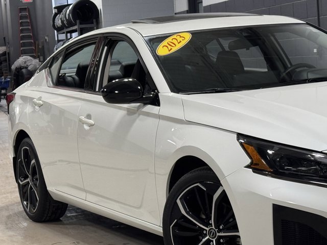 Used 2023 Nissan Altima 2.5 SR w/ SR Premium Package image 4