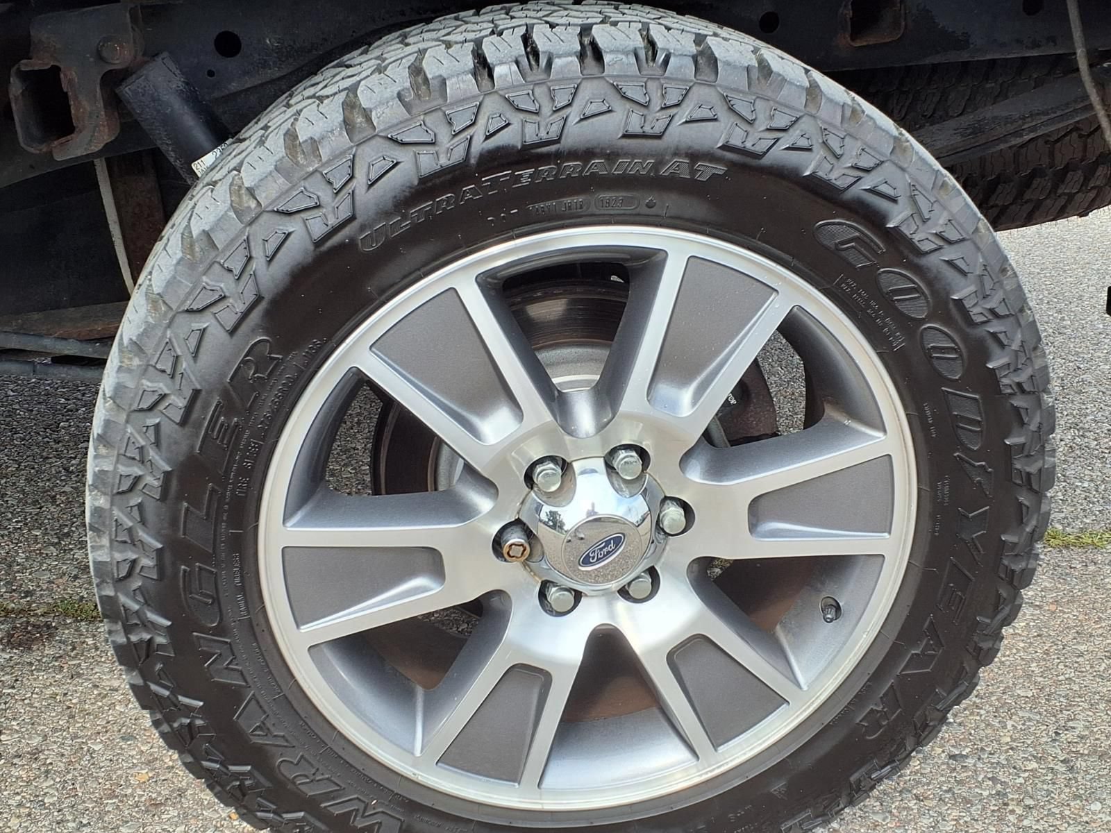 Used 2014 Ford F150 STX w/ Equipment Group 201A Mid AWD/4WD image 9