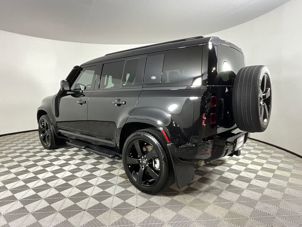 Certified 2024 Land Rover Defender 110 X-Dynamic SE AWD/4WD image 3