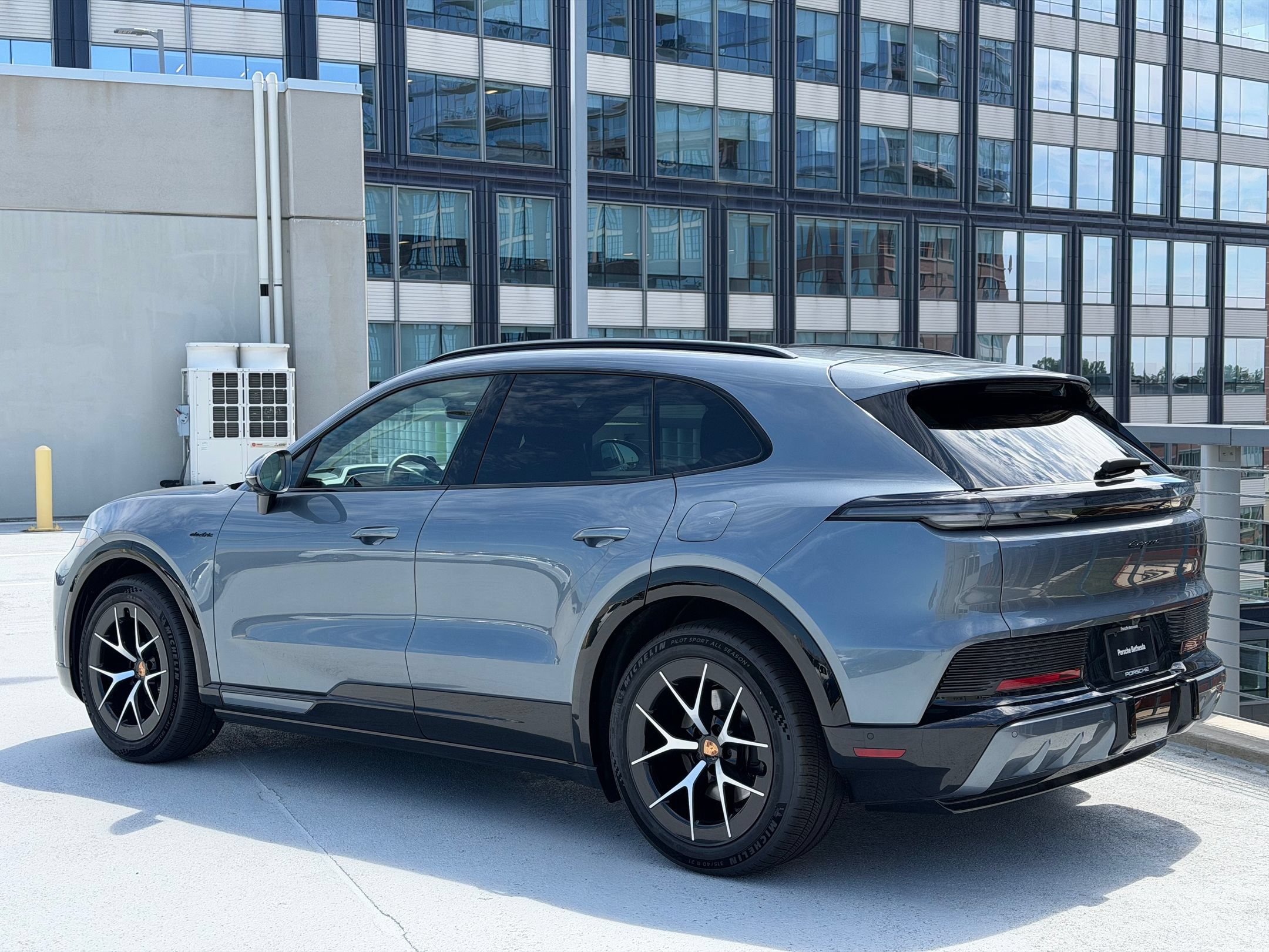 New 2026 Porsche Cayenne E-Hybrid AWD/4WD image 3