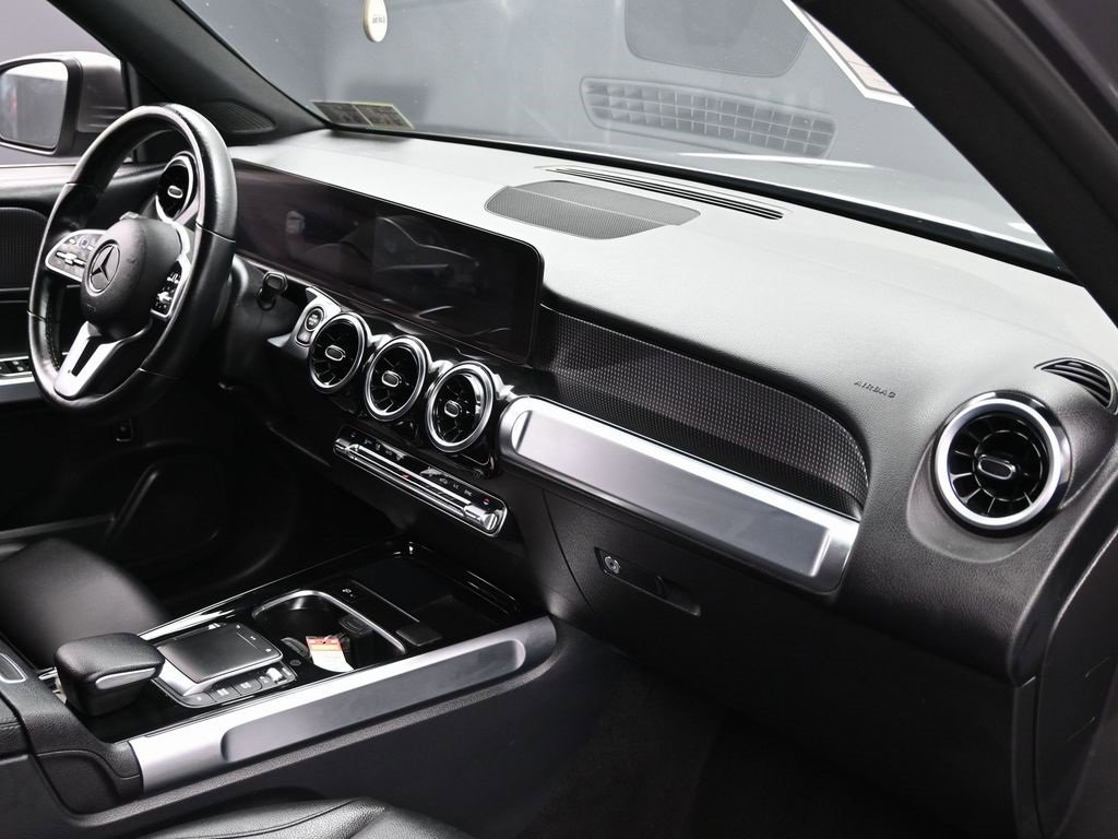 Used 2022 Mercedes-Benz GLB 250 w/ Premium Package Lite image 40