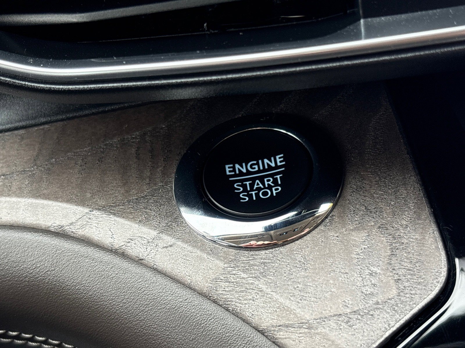 Used 2024 Ford Explorer Platinum w/ Technology Package image 24