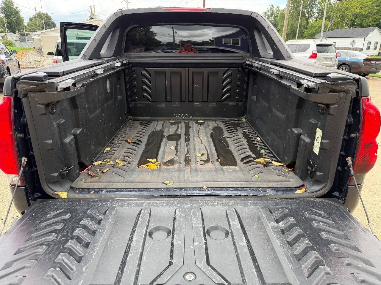 Used 2006 Chevrolet Avalanche Z71 w/ Sun And Sound Package AWD/4WD image 14