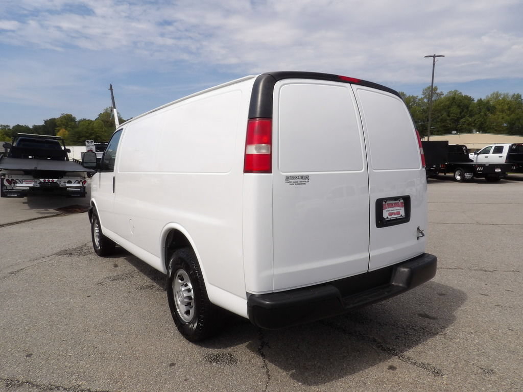 Used 2016 Chevrolet Express 2500 RWD image 5