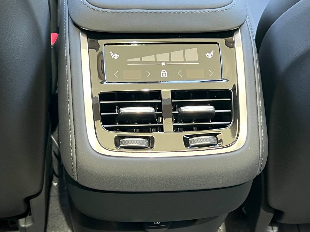 New 2026 Volvo XC90 B6 Plus w/ Protection Package Premier AWD/4WD image 36