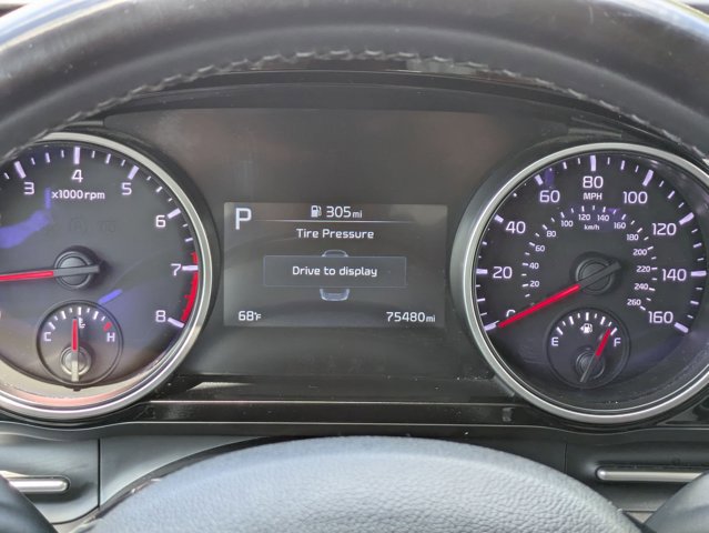 Used 2023 Kia Carnival EX image 11