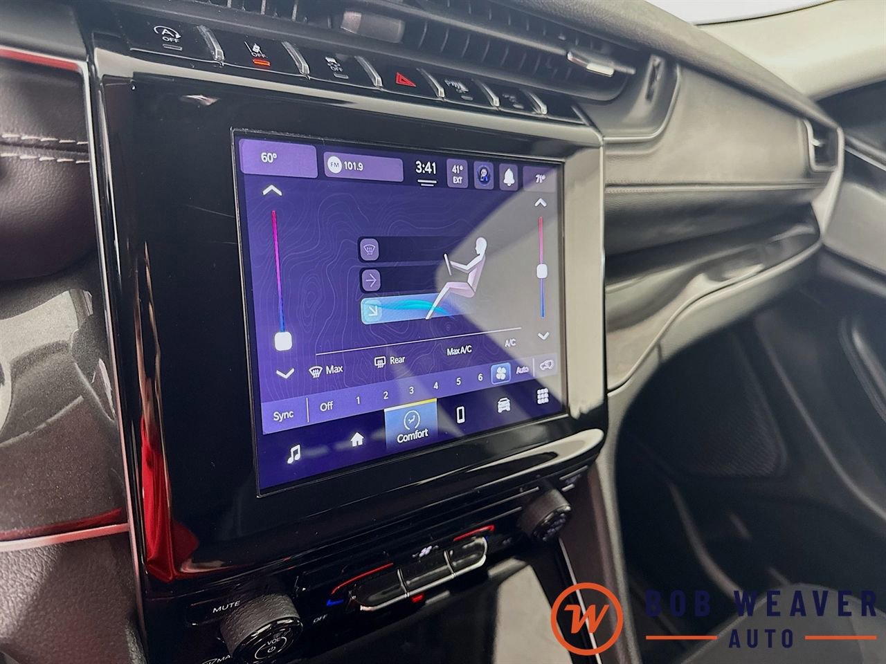 Used 2023 Jeep Grand Cherokee Laredo image 33